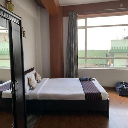 Hotel Holiday Hush Haven Shillong Esterno foto