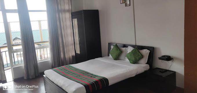 Hotel Holiday Hush Haven Shillong Esterno foto