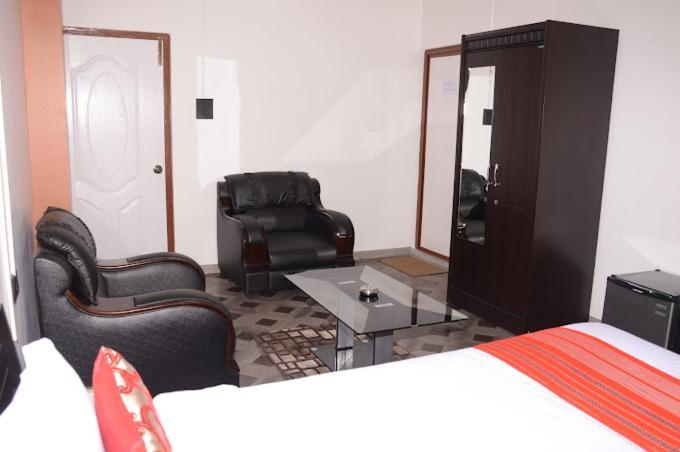 Hotel Holiday Hush Haven Shillong Esterno foto