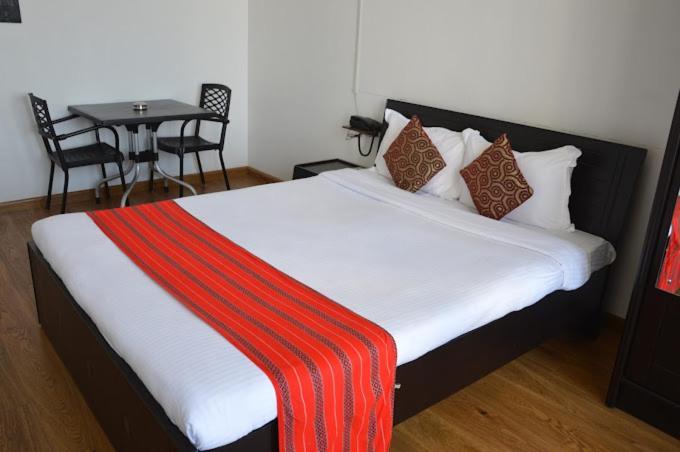 Hotel Holiday Hush Haven Shillong Esterno foto