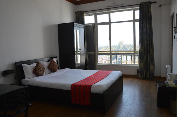 Hotel Holiday Hush Haven Shillong Esterno foto