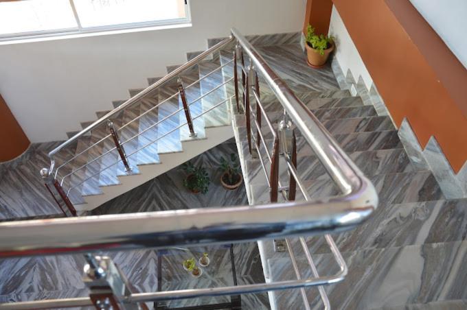 Hotel Holiday Hush Haven Shillong Esterno foto