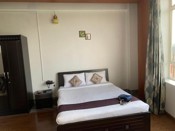Hotel Holiday Hush Haven Shillong Esterno foto